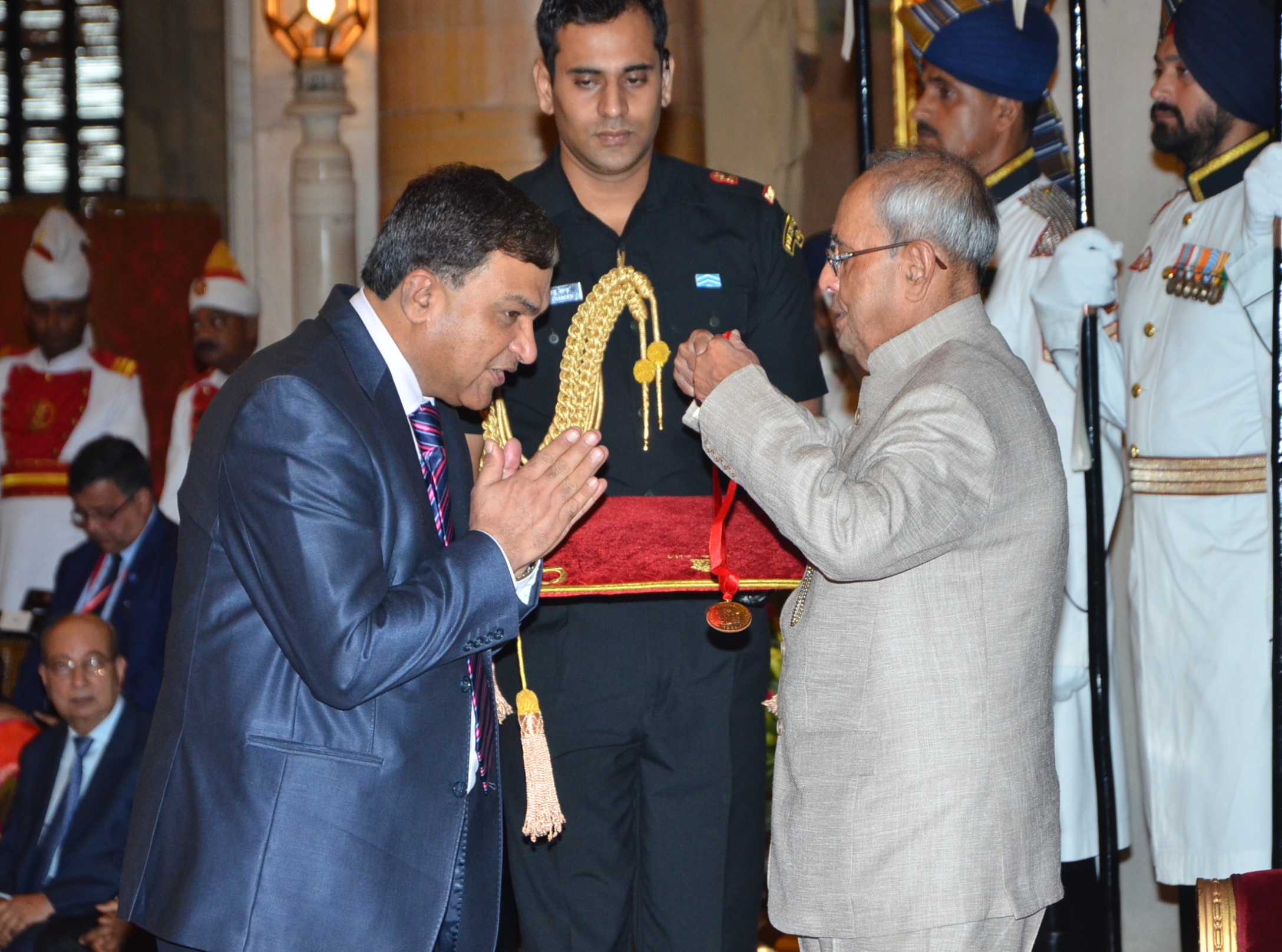 Dr. ajay kumar kriplani Receiving medal from president